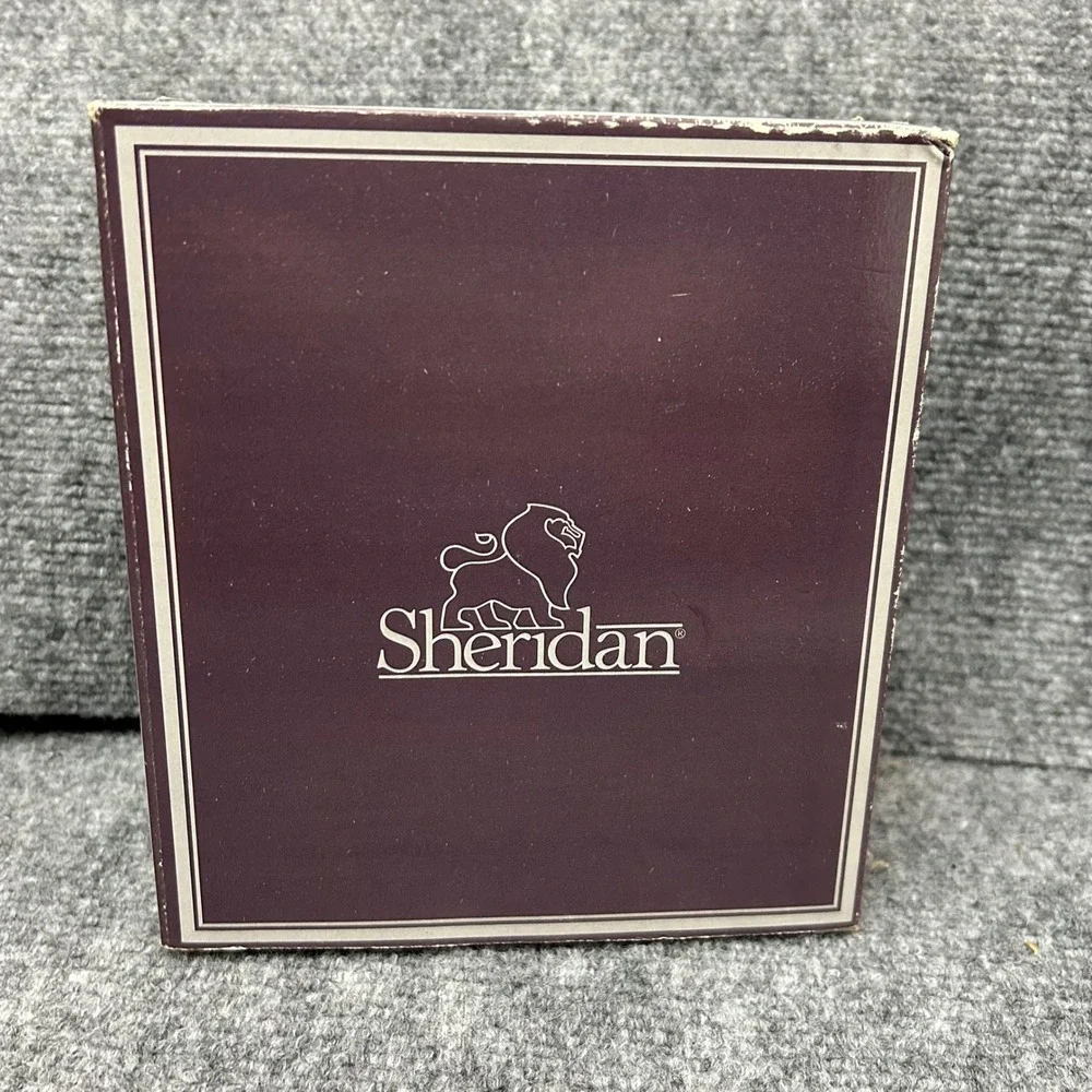 Sheridan Brass Gold Tone 4x6 Photo Album Velvet Bound Picture Frame Front 54401
